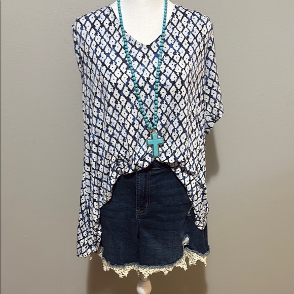 Lane Bryant Tops - Lane Bryant Black and White Asymmetrical 3/4 Sleeve Blouse